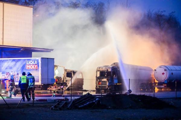 Clipe de groază în apropiere de Berlin, după ce o cisternă GPL a explodat. Flăcările s-au extins şi alte maşini încărcate cu gaz lichefiat