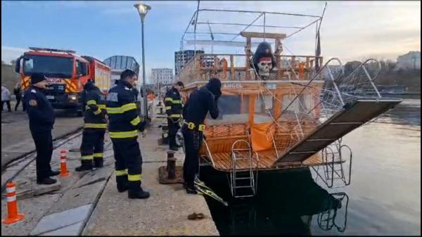 Bărbat găsit mort în mare, în Portul Tomis. Cadavrul a fost observat plutind pe apă de turiști: prima ipoteză a anchetatorilor