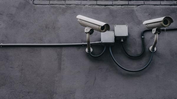 Camerele de supraveghere cu recunoaştere facială, interzise în spaţiul public. Scenariile extreme în care acestea pot fi folosite