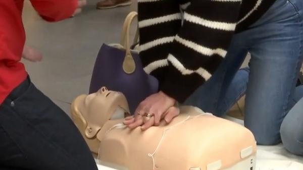 Lecții de prim ajutor la Maratonul de Resuscitare din Cluj: De ce sunt important "minutele de aur" în cazul unui infarct