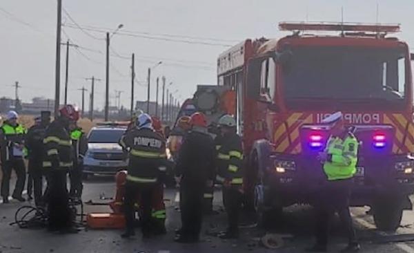 Familie, spulberată într-un accident teribil pe DN1. Impactul a fost atât de puternic, încât o persoană a fost aruncată la zeci de metri, pe asfalt