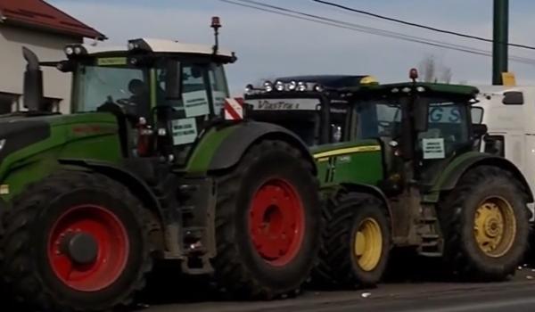 A cincea zi de proteste la intrarea în Bucureşti. Transportatorii şi fermierii speră ca mâine să-şi strige nemulţumirile în faţa Guvernului. Noi negocieri la Ministerul Finanţelor