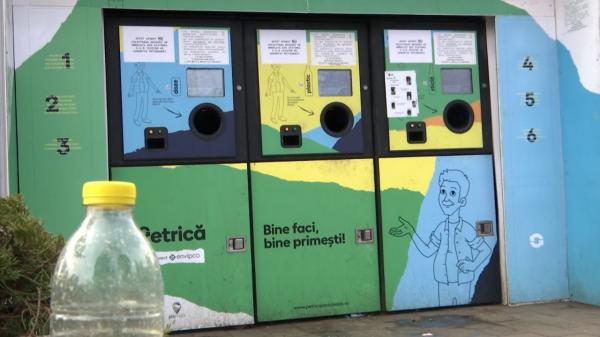 Ce primesc la schimb braşovenii care duc la reciclat 50 de ambalaje: "Cu sistemul ăsta e mai bine"