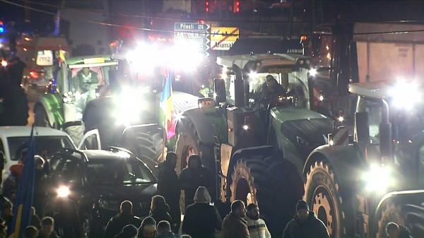 Guvernul anunţă că fermierii nu mai au motiv să rămână în stradă: statul va plati acciza la carburanţi. Oamenii spun că protestele vor continua