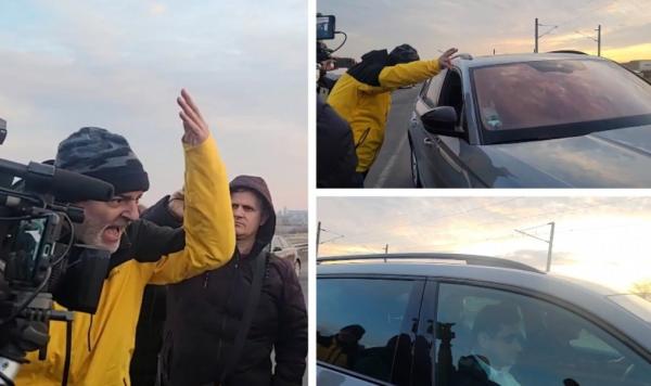 "Hai, taie-o la Bucureşti cu hoţii tăi. Ce te uiţi cu ochii ăia beliţi?" George Simion, alungat brutal de fermierii protestatari din Constanţa