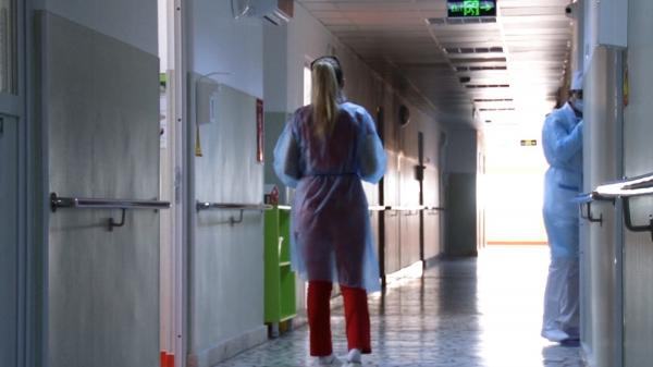Zeci de copii au ajuns la spital după ce au mâncat caşcaval şi peşte la afterschool. Anchetă sanitară în Braşov