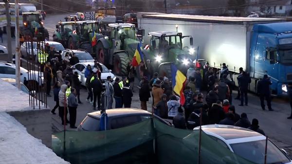 Protestul fermierilor și transportatorilor se extinde în toată ţara: 24 de judeţe şi 4500 de tractoare şi utilaje. Şoferii acuză abuzuri ale poliţiei