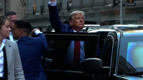 "Se râde de ţara noastră, râd de noi în toată lumea". Trump promite deportări după ce a câştigat la pas alegerile interne din Iowa