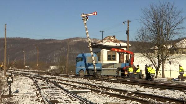 Trenurile între Cluj şi Oradea, suspendate timp de doi ani. Ce soluţii au găsit autorităţile pentru oamenii care circulau pe această rută