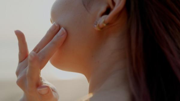 Pericolul ascuns din geanta multor românce. Cum putem afla rapid dacă produsele de îngrijire conţin substanţe cancerigene