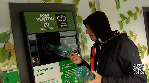 Revoluţia reciclării a început cu stângul în România. Doar 25% dintre comercianţi colectează sticle, la 2 luni de la implementarea sistemului RetuRo