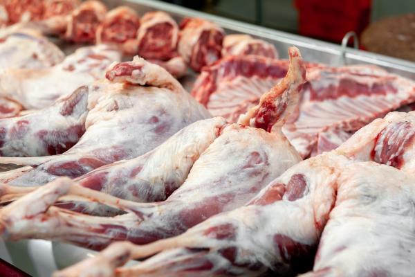 Cum a ajuns România o țară dependentă de importurile de alimente. Ne asigurăm consumul doar la ouă și carne de oaie