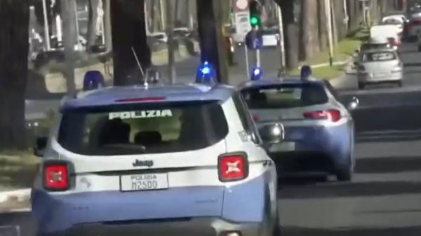 Jaf armat la o bancă din Roma. Mai mulţi angajaţi au fost luaţi ostatici şi obligaţi să deschidă seiful