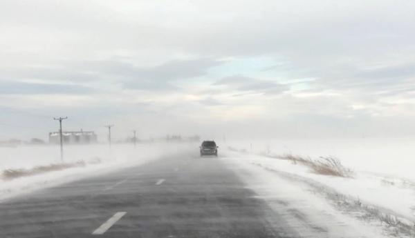 21 de județe intră de la noapte sub avertizare cod galben de vreme severă. Vânt puternic în aproape jumătate de ţară, viscol la munte