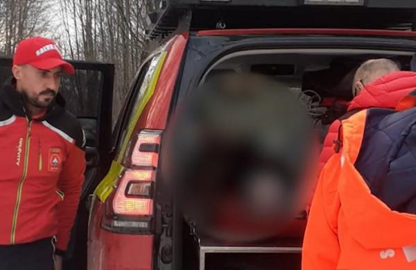 Misiune contracronometru pentru salvamontiştii din Maramureş, după ce un bătrân de 75 de ani a fost găsit inconştient în locuinţă