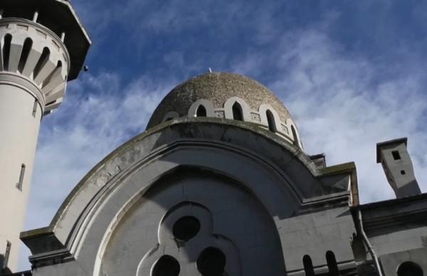 Moscheea Carol I din Constanţa, în paragină. Monumentul istoric nu a mai fost reabilitat de zeci de ani: "Simt o amărăciune"
