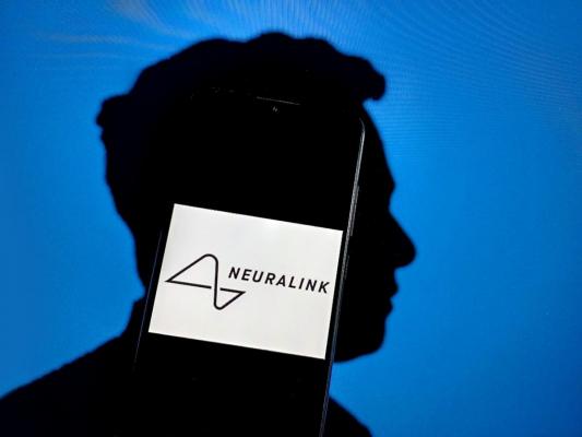 Elon Musk: Neuralink a implantat în premieră cu succes un cip  wireless în creierul unui om