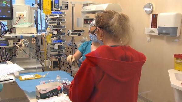 Fetiţele din Oradea băgate în spital de o substanţă toxică. Ce făcuse mătuşa lor, cu doar câteva ore înainte. Şi ea, şi copila de 2 ani se luptă pentru viaţă