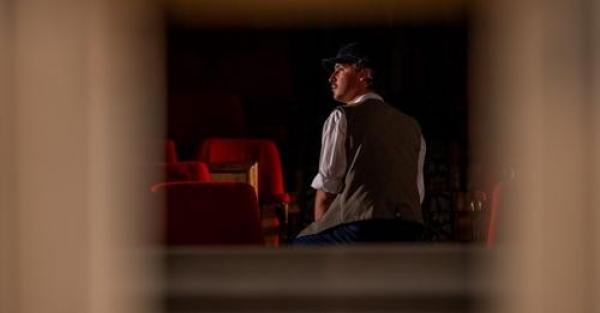 Actor împuşcat de un coleg în timpul unei repetiţii pe scena Teatrului Mihai Eminescu din Botoşani