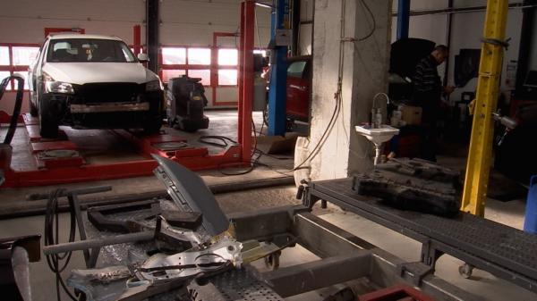 Decontarea directă, tot mai populară printre şoferi. Cât costă un astfel de RCA, după falimentele răsunătoare din asigurări