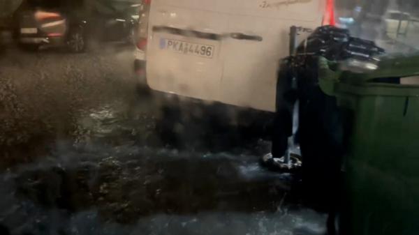 Două destinaţii de vacanţă iubite de români, distruse de vremea extremă. Mai multe zone au fost inundate în urma ploilor torenţiale