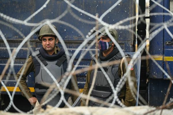 Protestele fermierilor se extind şi în Asia. Poliţia indiană i-a respins cu gaze lacrimogene pe agricultorii care voiau să blocheze New Delhi