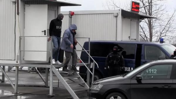 Şpaga de la Vama București s-ar fi negociat ca la piaţă. Printre "atenţiile" primite de Paul Petrof se numără şi avansul pentru un apartament