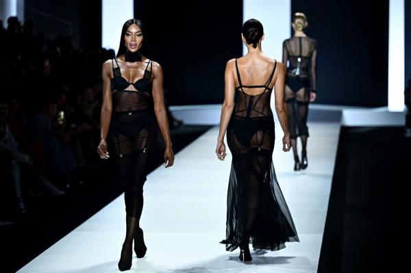 Defilare de senzaţie Dolce&Gabbana, la Săptămâna Modei din Milano. Naomi Campbell a încheiat podiumul
