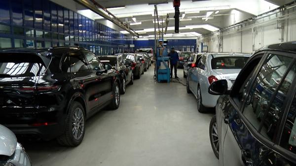 Maşinile mai vechi de 15 ani ar putea avea interzis la reparaţii. Condiţia pe care vrea UE să o pună