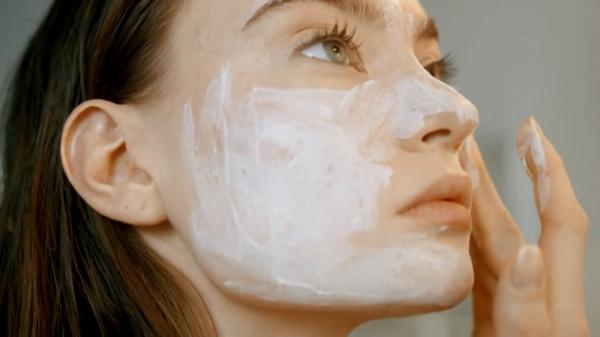 O substanţă cancerigenă, descoperită în tratamente pentru acnee. Un laborator american a detectat niveluri ridicate de benzen în creme şi săpunuri