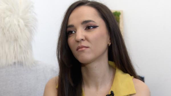 Afacerea prin care Daniela îşi triplează veniturile. Are în paralel şi un job de birou: banii vin din toate părţile