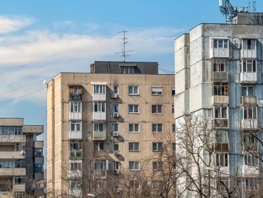Piaţa imobiliară se dezgheaţă. Au crescut vânzările de case, apartamente și terenuri