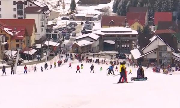 Locul din România unde ninsoarea le-a făcut o surpriză plăcută schiorilor. Cât măsoară stratul de zăpadă, în martie