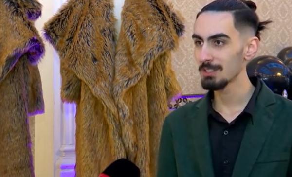 Cristian Buză, tânărul din Gorj care dă moda printre vedete. Connect-R sau Alina Sorescu au ales să îi poarte hainele extravagante