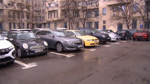 Până când îşi mai pot achita bucureştenii locul de parcare rezidenţial. Sectorul unde 7.000 de oameni stau la rând pentru un loc