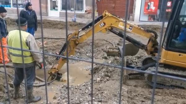 Când "Dorel" se întoarce pe şantier, mai multe cartiere rămân fără apă. De data asta s-a întâmplat în Lugoj
