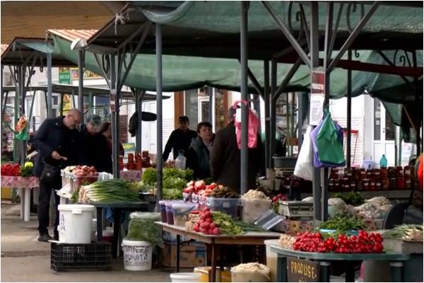 Postul Paştelui, mai scump faţă de anul trecut. Cât costă o salată verde, o legătură de ceapă, sau un kilogram de fasole în pieţe