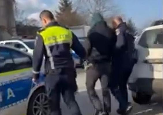 Drogat şi fără permis, pe autostrada A3. Bărbatul de 36 de ani, prins în urma unui control de rutină