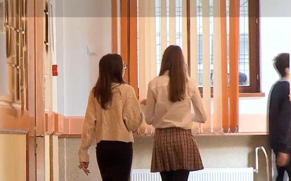 Profesor de sport din Piteşti, acuzat că a agresat sexual o elevă în şcoală
