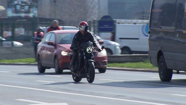 Condiţia pentru a conduce motociclete cu permisul de categorie B. Costă 1.000 de lei