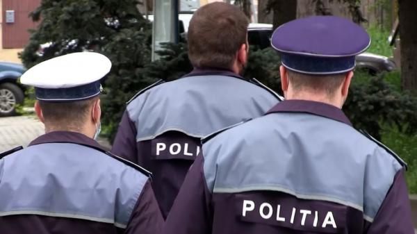Colegii poliţistului din Covasna, care a violat două adolescente şi se lăuda colegilor cu filmuleţele indecente, se feresc să vorbească: "Nu pot oferi eu detalii"