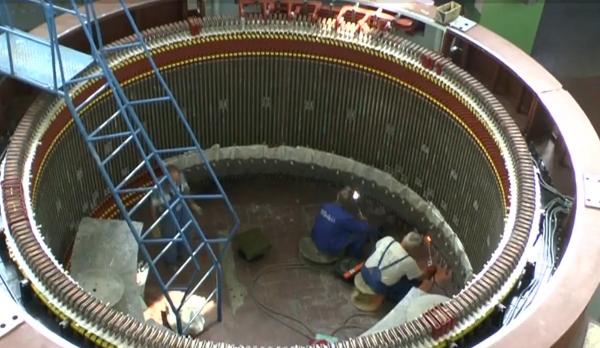 Explozie de proporţii în incinta Hidrocentralei Stejaru. Un muncitor de 40 de ani a ajuns la spital