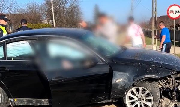 Adolescentă de 16 ani la spital, după ce maşina în care se afla s-a izbit într-un cap de pod, în Suceava. Primul ajutor, acordat de o asistentă în trecere