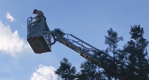 Chiriaş, la un pas de a se sinucide după un conflict cu proprietarul. Motivul pentru care tânărul a vrut să se arunce de pe bloc, sub ochii îngroziţi ai soţiei