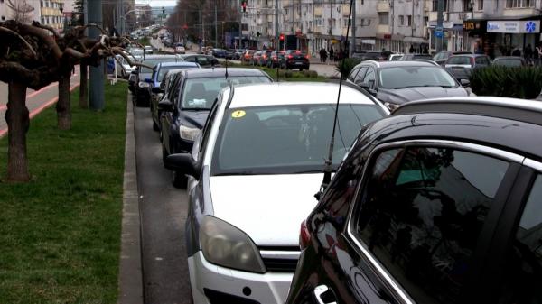 Zeci de vasluieni au anunţat la 112 că li s-au furat maşinile, după ce au uitat unde au parcat. Localnicii dau vina pe băutură