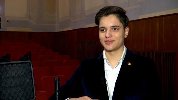 Vladimir Vîrzob, "micul Eistein al Olteniei". Un licean a inventat bateria care poate alimenta un întreg cartier rezidenţial, timp de 100 de ani