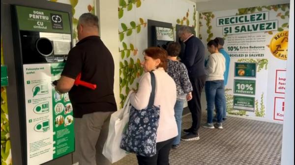 Modificare majoră la sistemul de reciclare. Ce se întâmplă dacă aparatele nu funcţionează sau sunt pline