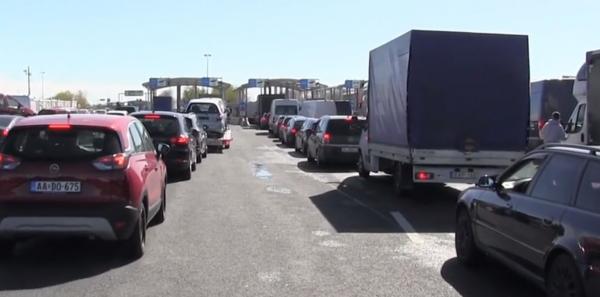 Aglomeraţie în vămile din vestul ţării. Românii se întorc acasă, de Paştele Catolic, pentru a sărbători în avans cu familiile