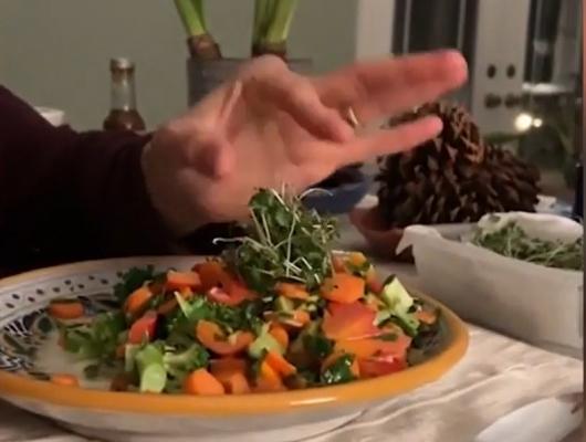 Dieta devenită virală pe internet care a cucerit tot mai multe românce. Reţetele preferate de tinerele care vor să slăbească rapid