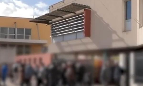 Elev de 15 ani, omorât în bătaie după ce a ieşit de la şcoală, de trei tineri cu cagule, în Franţa. Părinţii copilului, devastaţi